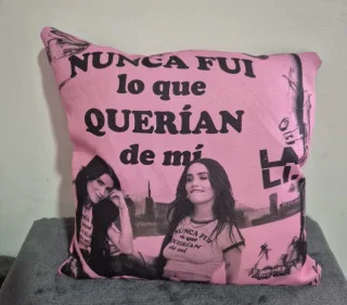 Almohadón Lali nunca fui lo que querían de mi 