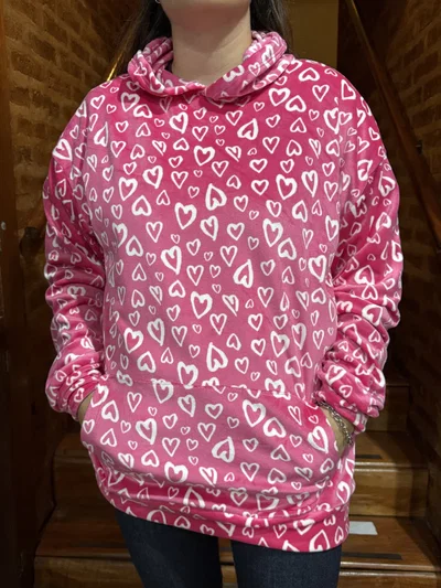 Maxibuzo de plush fucsia corazones abarca hasta el talle 6