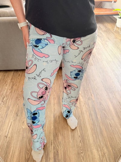 Pantalón de plush stitch y Angela talle 64/66