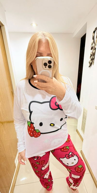 Pijama kitty frutilla 2 abarcan hasta el talle 64/66