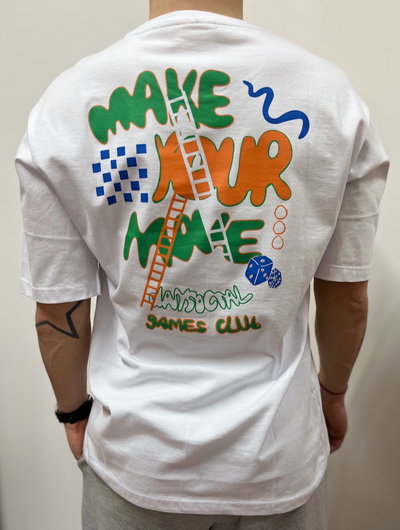 Remera over blanca