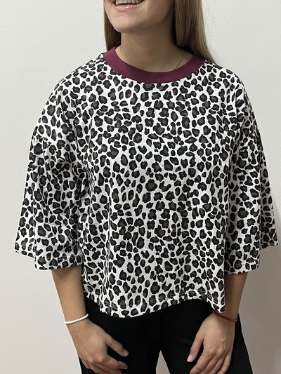Remera crop over print
