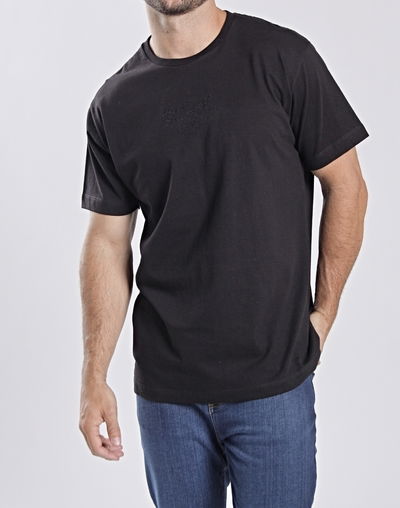 Remera negra bordada