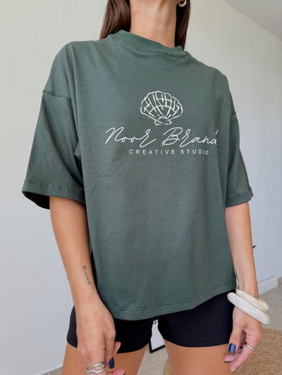 Remera verde inglés estampada