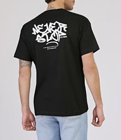 Remera oversize graffiti