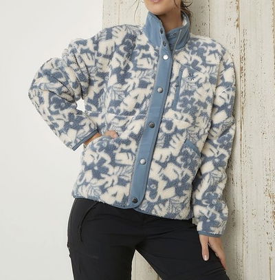 Campera de polar con diseño