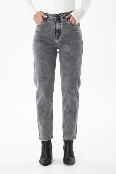 Jean mom gris oscuro