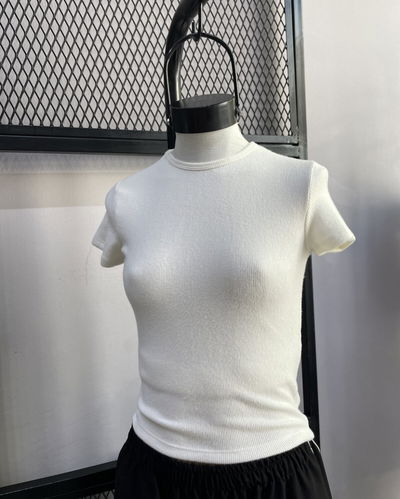 Remera clasica crema