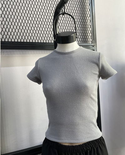 Remera clasica gris