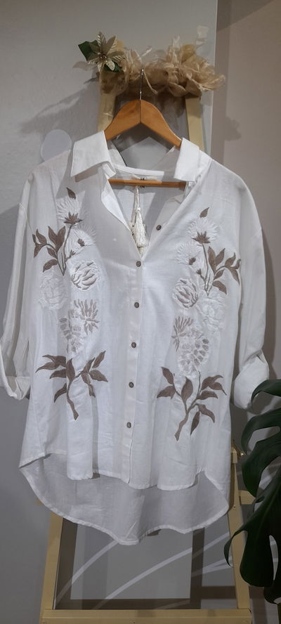 Camisa bordada