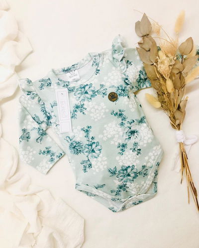 BODY FLORES VERDES Y BLANCAS