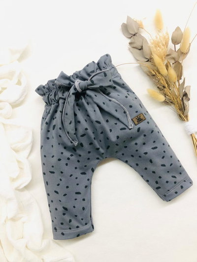 BABUCHA GRIS PINTITAS LAZO MOÑO