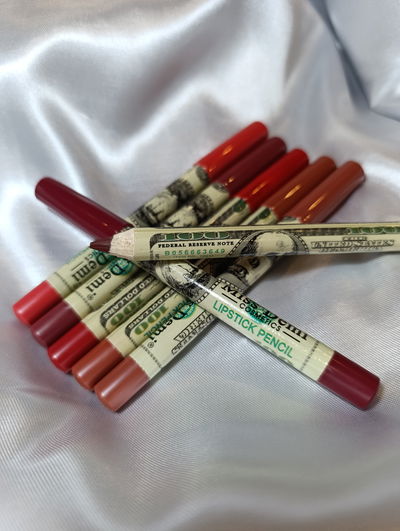 Delineador para labios miss demi