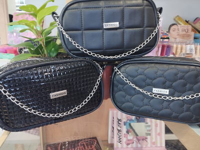 Cartera con cadena 