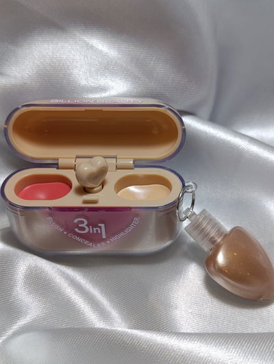 Rubor - iluminador y labial 