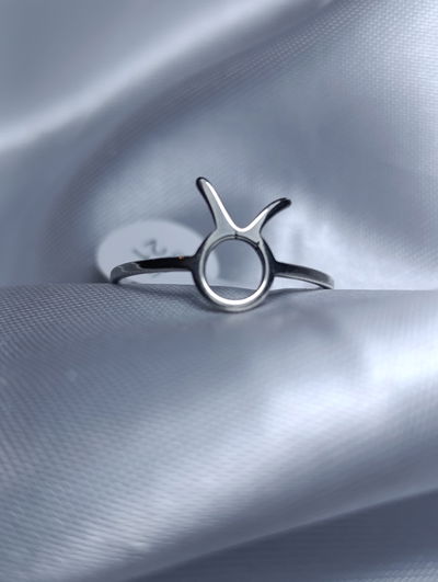Anillo acero quirúrgico horóscopo tauro