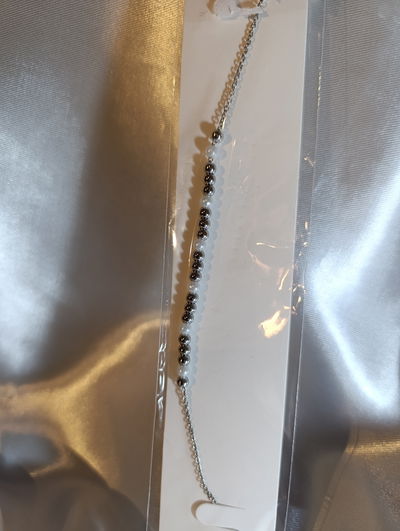 Pulsera acero quirúrgico con perlas blancas y acero 