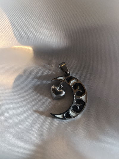 Dije luna con corazon 