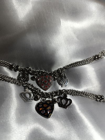 Pulsera acero quirúrgico corazon con trama y dijes 