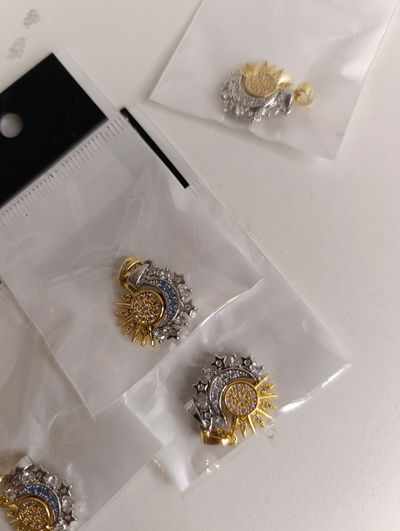 Dije doble luna/sol para compartir 