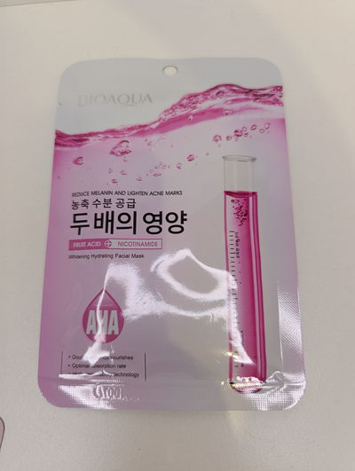 Mascarilla Facial Iluminadora BIOAQUA con Ácido Frutal y Niacinamida