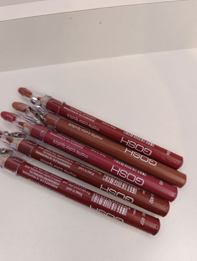 Delineador y labial matte gosh