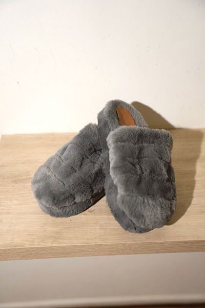 Pantufla Fluffy Gris