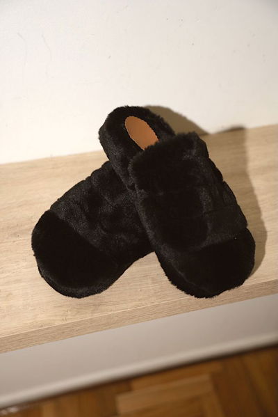 Pantufla Fluffy Negra
