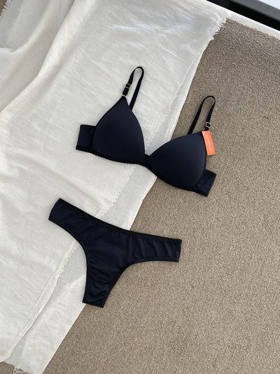 Conjunto Negro Tasa Soft Microfibra Sin Aro #1003