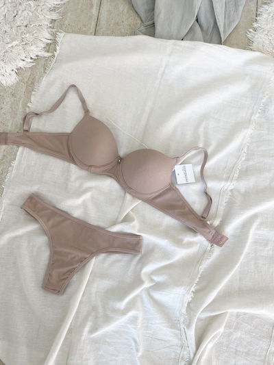 Conjunto Tasa Soft Nude BK Con Aro