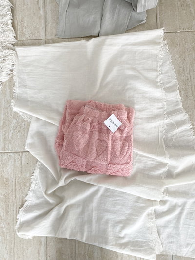 Pantalón Peluche Efecto Corazón Rosa (Talle ÚNICO - abarcan de un s a xl)