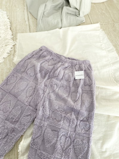 Pantalón Peluche Efecto Corazón Lila (Talle ÚNICO - abarcan de un s a xl)