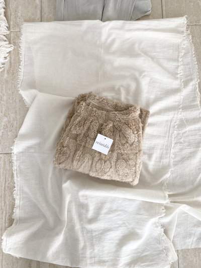 Pantalón Peluche Efecto Corazón Beige (Talle ÚNICO - abarcan de un s a xl)