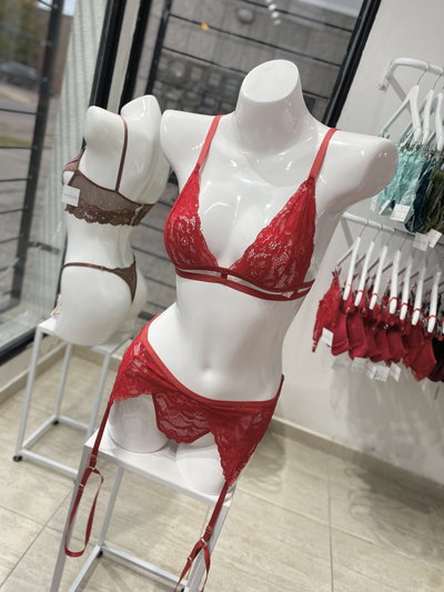 Conjunto Vanina Rojo Bralette más Cola Less y Porta Ligas
