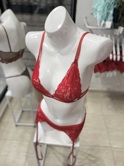 Conjunto Vanina Rojo Bralette más Cola Less y Porta Ligas