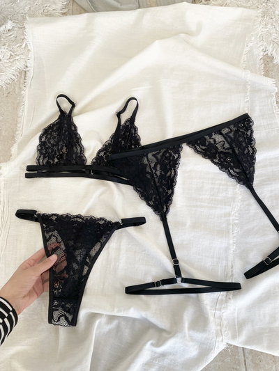 Conjunto Vanina Negro Bralette más Cola Less y Porta Ligas