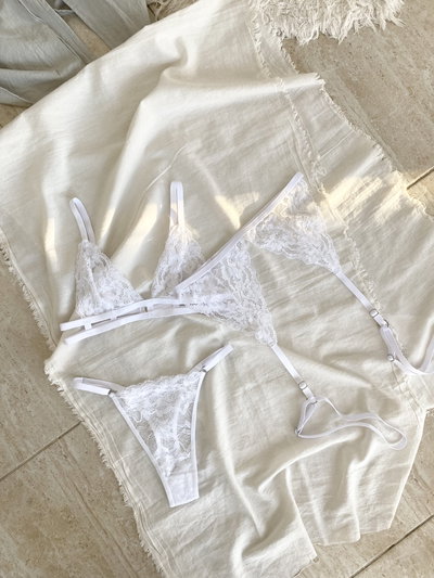 Conjunto Vanina Blanco Bralette más Cola Less y Porta Ligas