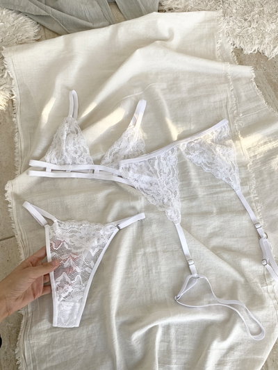 Conjunto Vanina Blanco Bralette más Cola Less y Porta Ligas