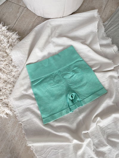 Calza Corta Seamless Push Up verde Agua 