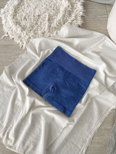 Calza Corta Seamless Push Up Azul Oscuro