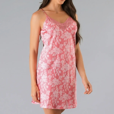 CAMISÓN DE SATIN ENC FUCSIA “ FLORES “