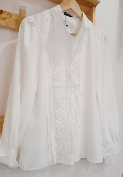 Camisa romántica 