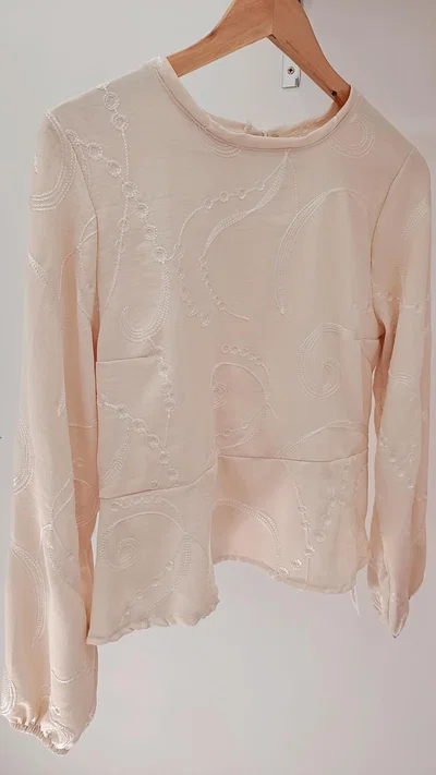 Blusa crep bordada 