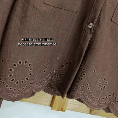 Camisa relieves