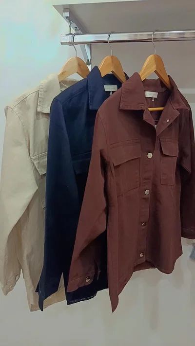 Chaqueta gabardina oversize 