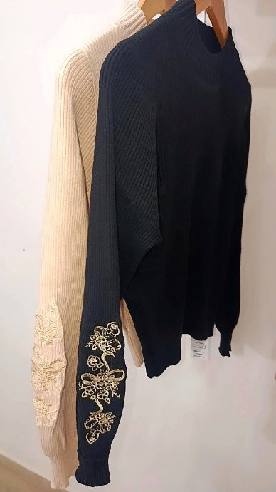 Sweter manga bordada 