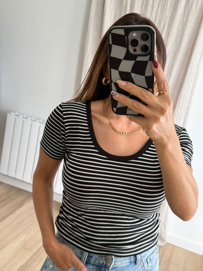 Remera Mawi raya fina negro 