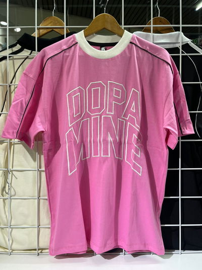 REMERA DOPAMINE ROSES OVER BORDADA A