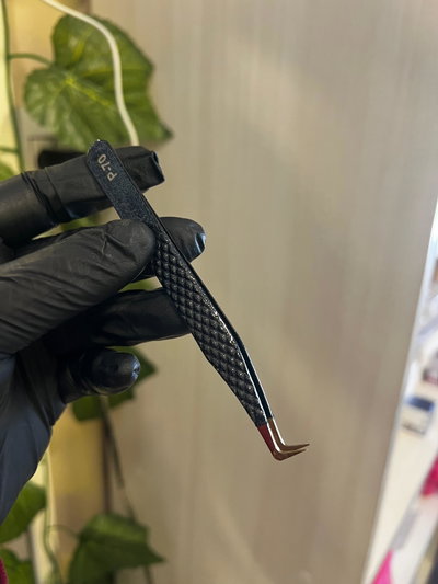 Pinza volumen negra P-70