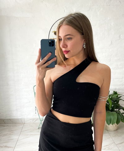 Top un hombro asimetrico- negro